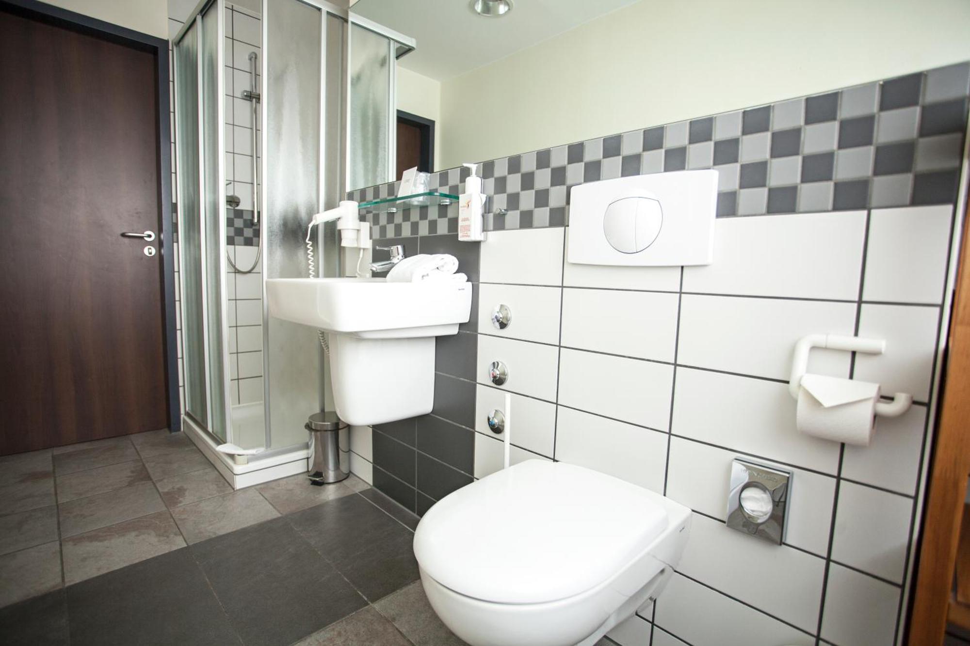 Phoenix Hotel Bergneustadt Extérieur photo